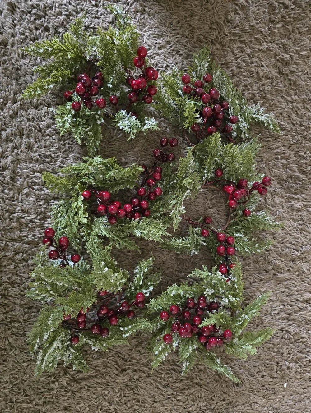 Cozy Holiday Candle Centerpiece with Red Berries. 6 Piece Set. NEW.